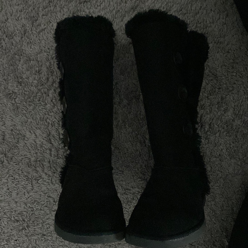 Long black girls boots.